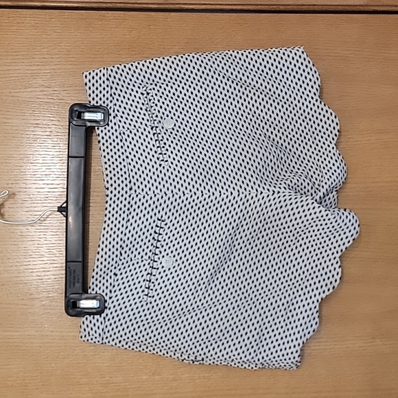 Cynthia Rowley size 2 scalloped shorts - Picture 3 of 4